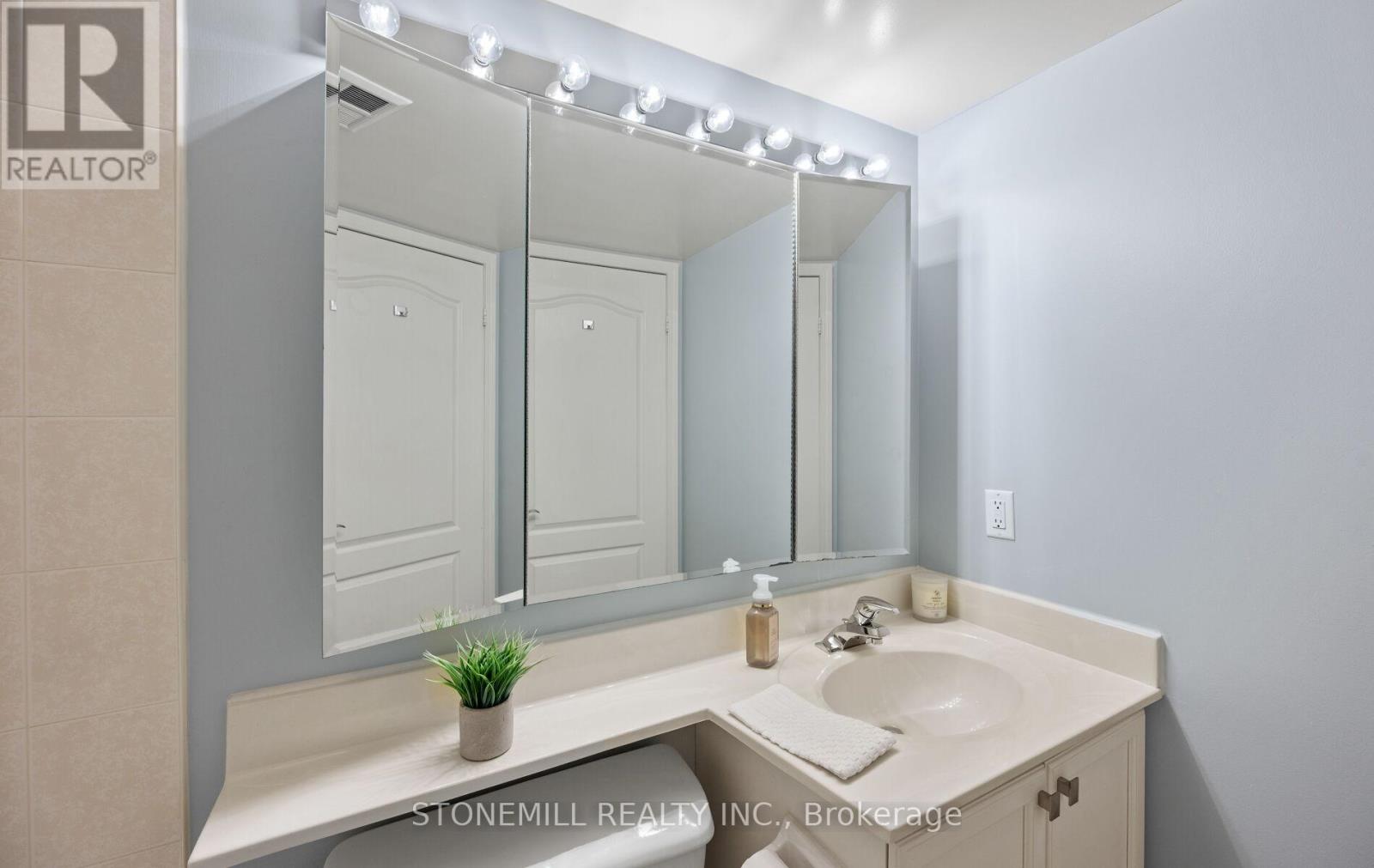 1004 - 1150 Parkwest Place, Mississauga, Ontario  L5E 3K4 - Photo 23 - W12162971