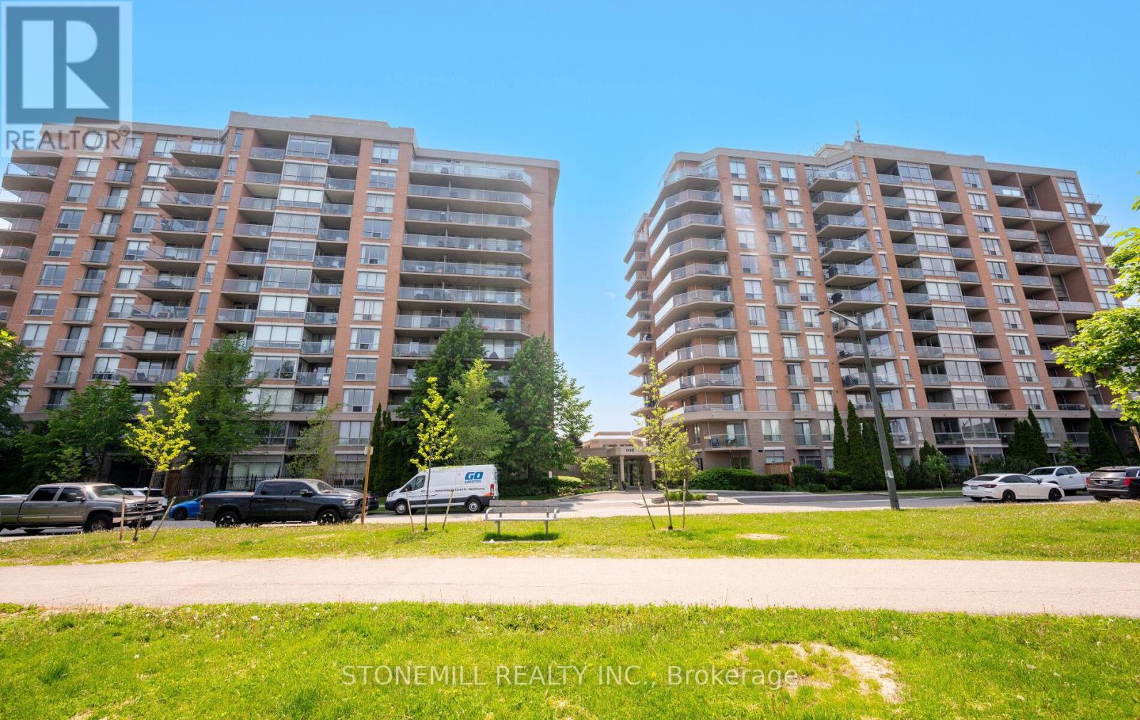 1004 - 1150 Parkwest Place, Mississauga, Ontario  L5E 3K4 - Photo 2 - W12162971
