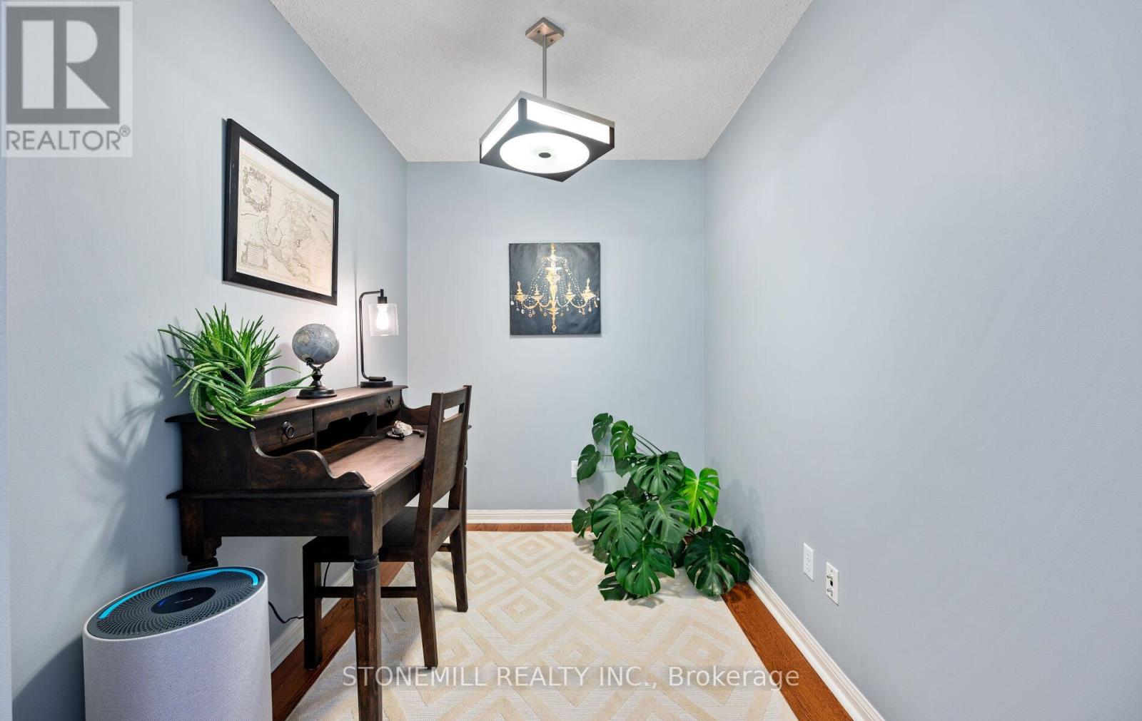 1004 - 1150 Parkwest Place, Mississauga, Ontario  L5E 3K4 - Photo 9 - W12162971