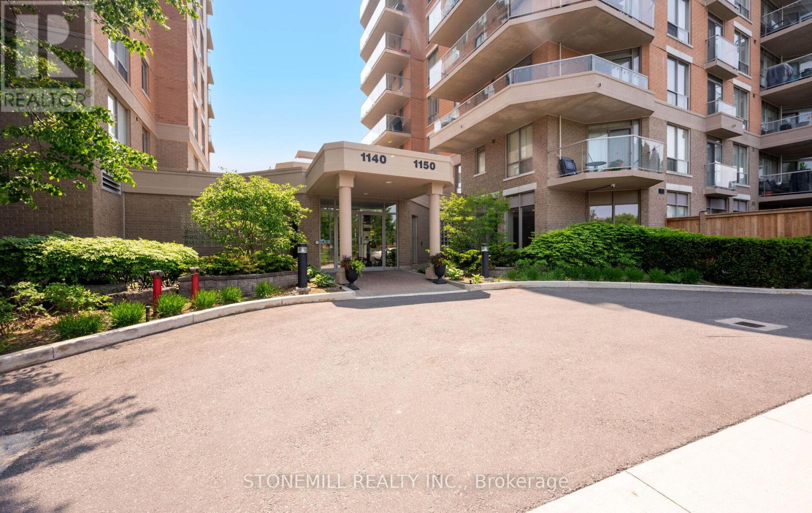 1004 - 1150 Parkwest Place, Mississauga, Ontario  L5E 3K4 - Photo 3 - W12162971