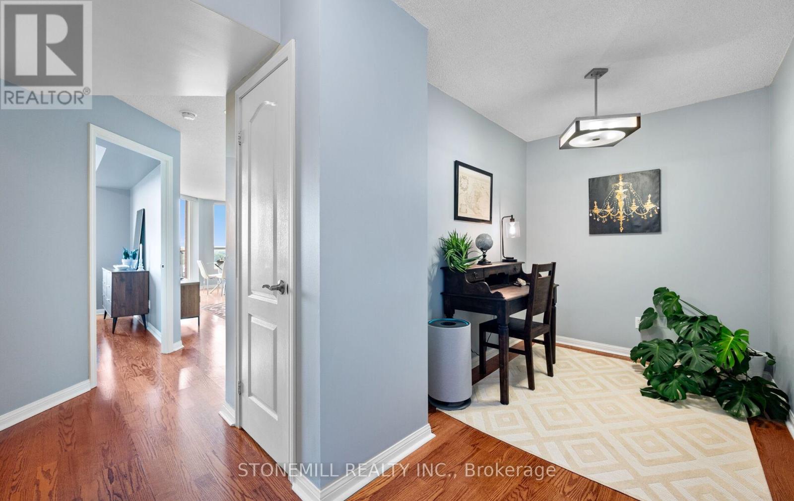 1004 - 1150 Parkwest Place, Mississauga, Ontario  L5E 3K4 - Photo 8 - W12162971
