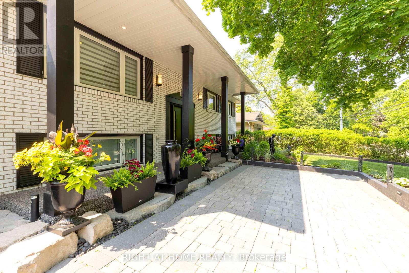 212 Lockhart Drive, St. Catharines (Glendale/glenridge), Ontario  L2T 1X1 - Photo 3 - X12200854