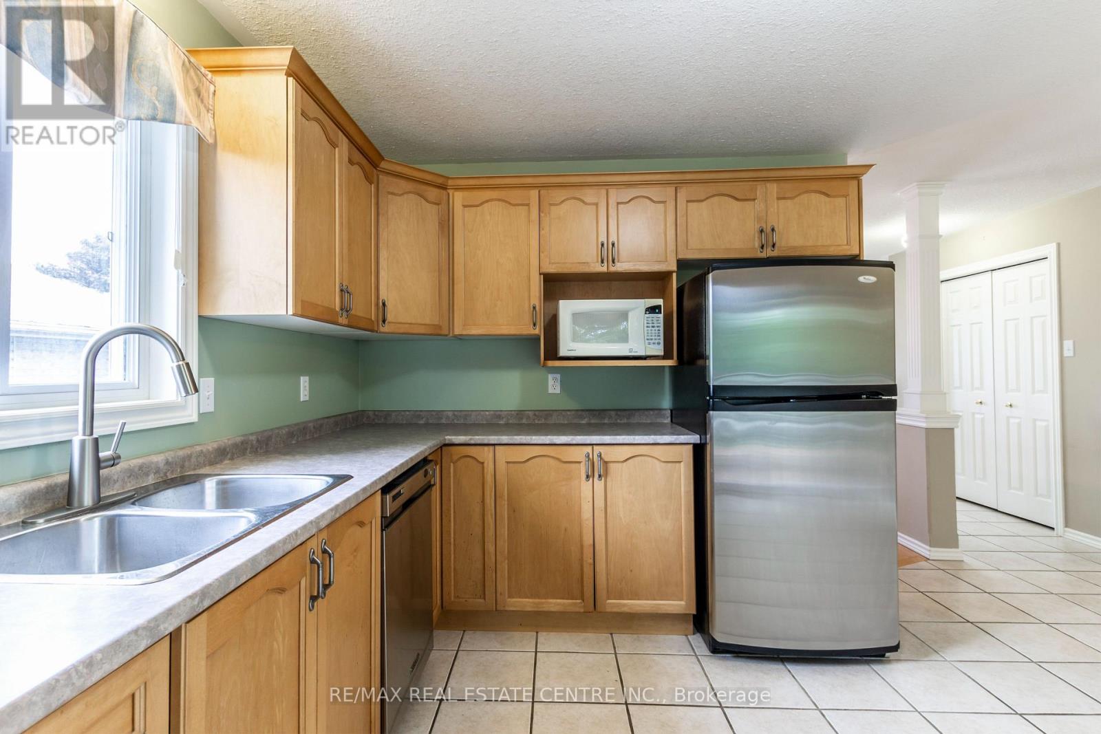 15 Bradbury Crescent, Brant, Ontario  N3L 4E1 - Photo 9 - X12200906