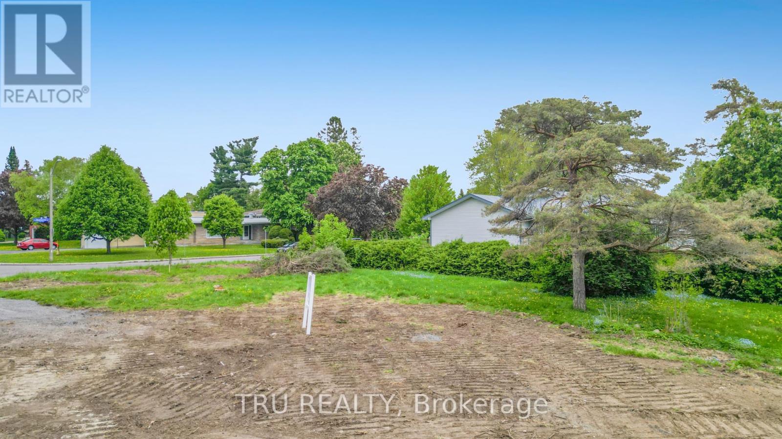2300 Fox Crescent, Ottawa, Ontario  K2B 7K6 - Photo 14 - X12181522