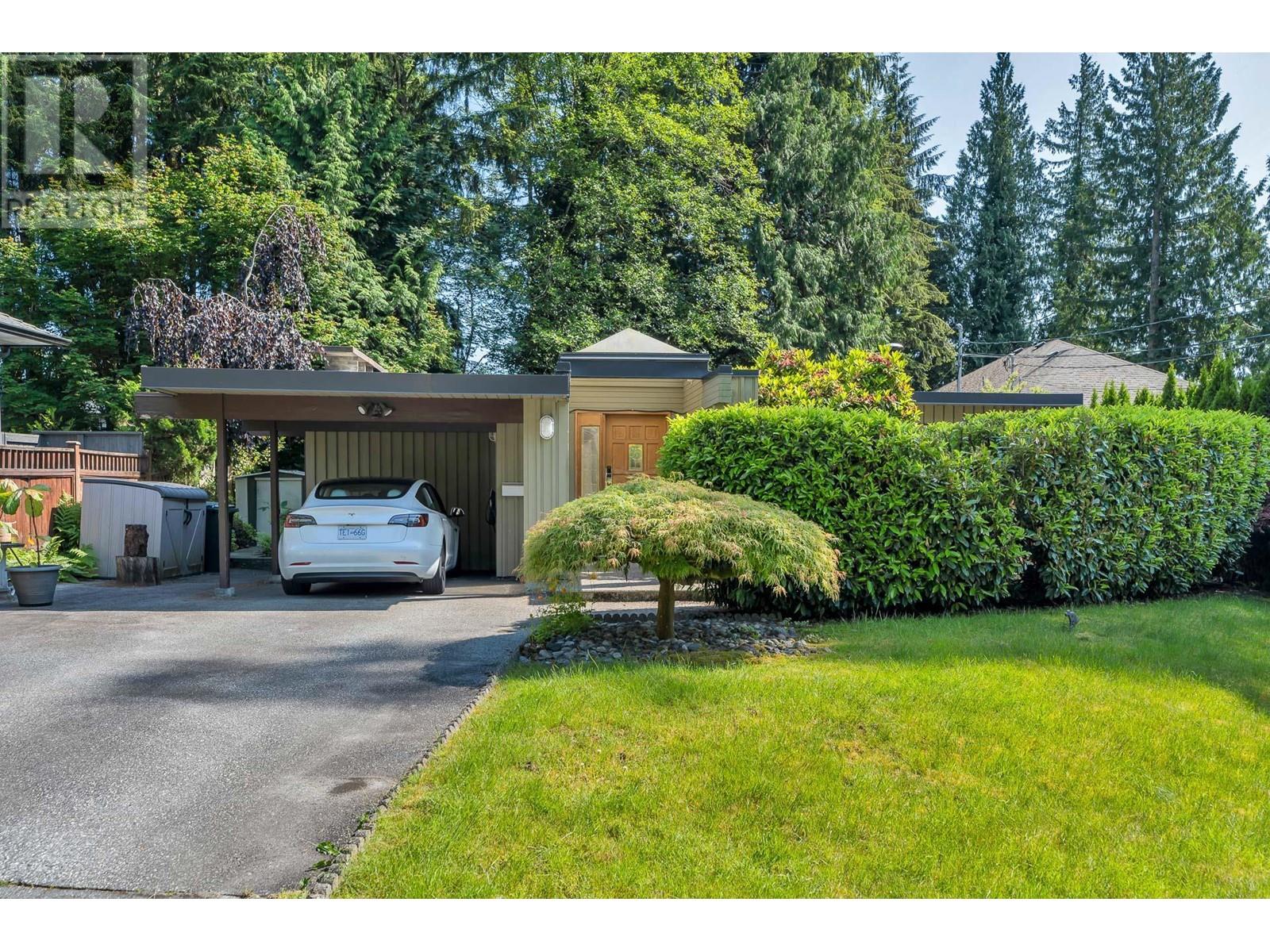 977 BELVEDERE DRIVE, North Vancouver, British Columbia