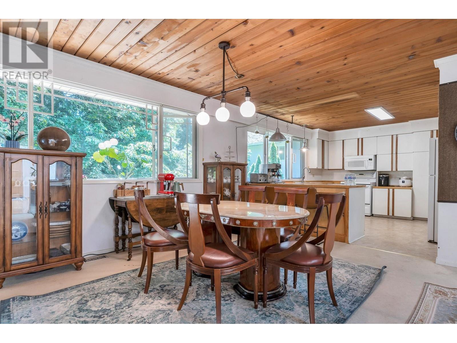 977 Belvedere Drive, North Vancouver, British Columbia  V7R 2C2 - Photo 11 - R3012068