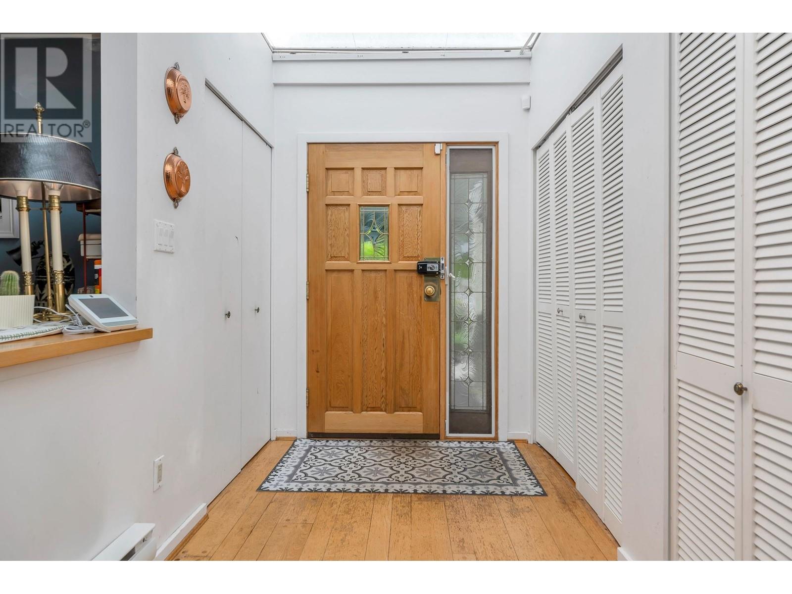 977 Belvedere Drive, North Vancouver, British Columbia  V7R 2C2 - Photo 3 - R3012068