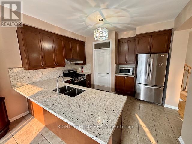 8 Donomore Drive, Brampton, Ontario  L7A 0S8 - Photo 4 - W12200935