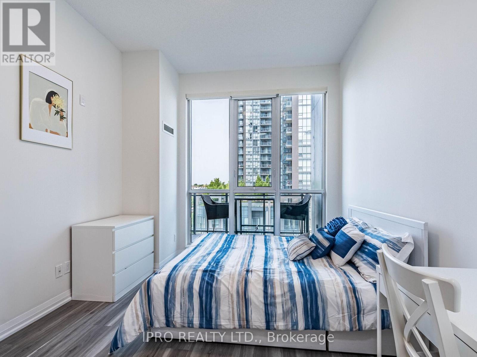 404 - 75 Eglinton Avenue W, Mississauga, Ontario  L5R 0E5 - Photo 13 - W12198318