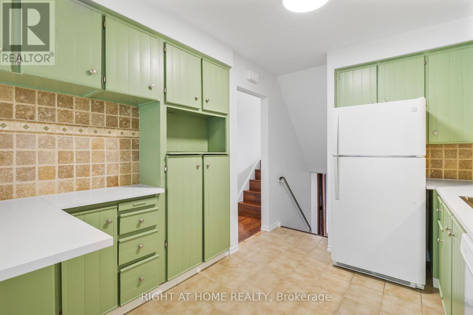 218 St Andrews Drive, Hamilton, Ontario  L8K 5K3 - Photo 8 - X12200937