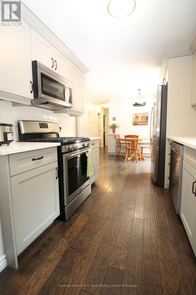 104 Simcoe Crescent, Middlesex Centre, Ontario  N0L 1R0 - Photo 10 - X12157608