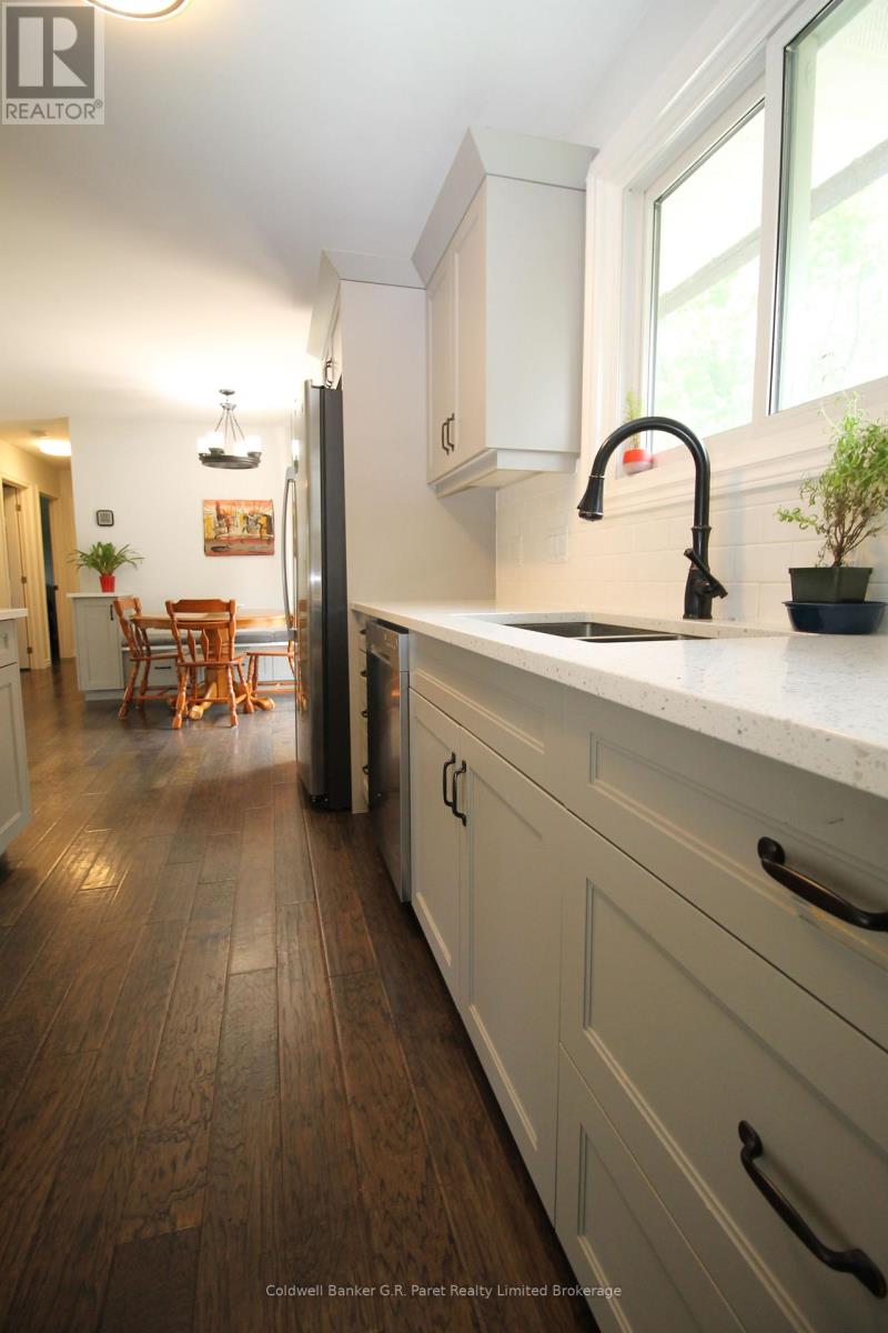 104 Simcoe Crescent, Middlesex Centre, Ontario  N0L 1R0 - Photo 11 - X12157608