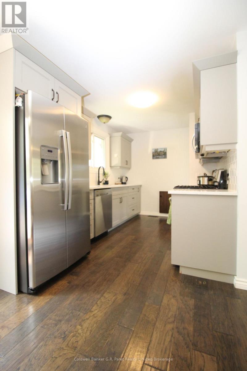 104 Simcoe Crescent, Middlesex Centre, Ontario  N0L 1R0 - Photo 9 - X12157608