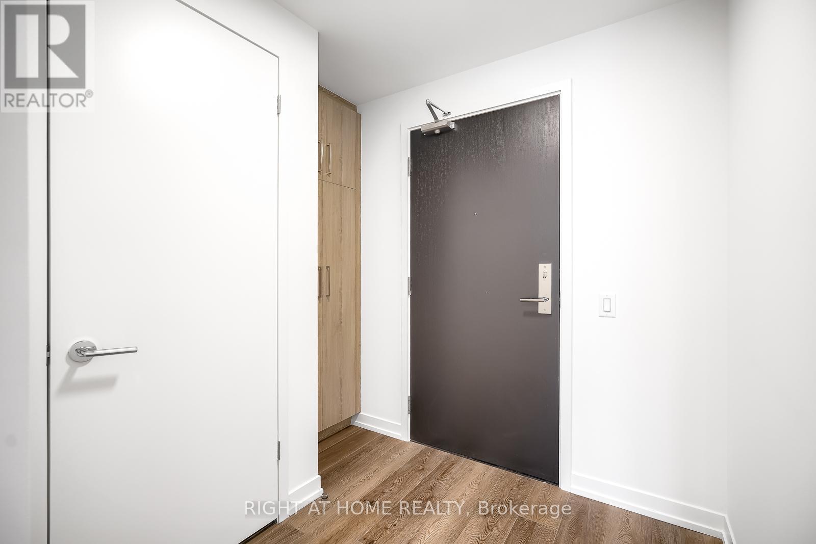 410 - 863 St. Clair Avenue W, Toronto, Ontario  M6C 0B2 - Photo 3 - C12200964