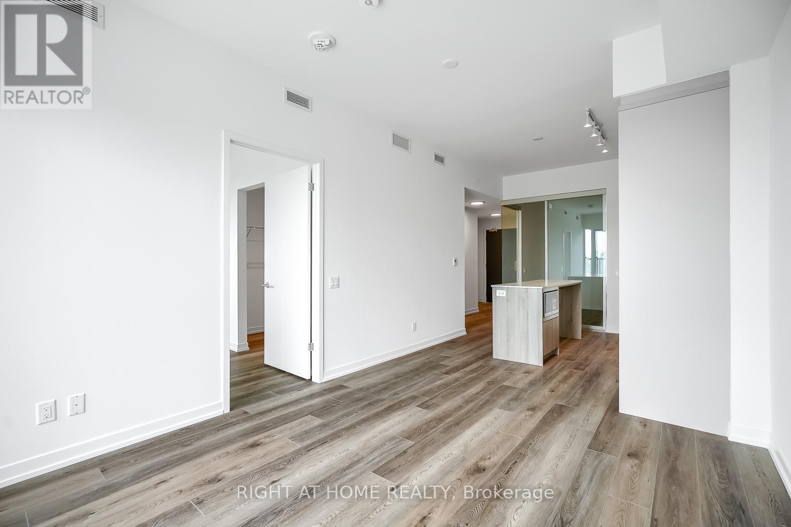 410 - 863 St. Clair Avenue W, Toronto, Ontario  M6C 0B2 - Photo 6 - C12200964