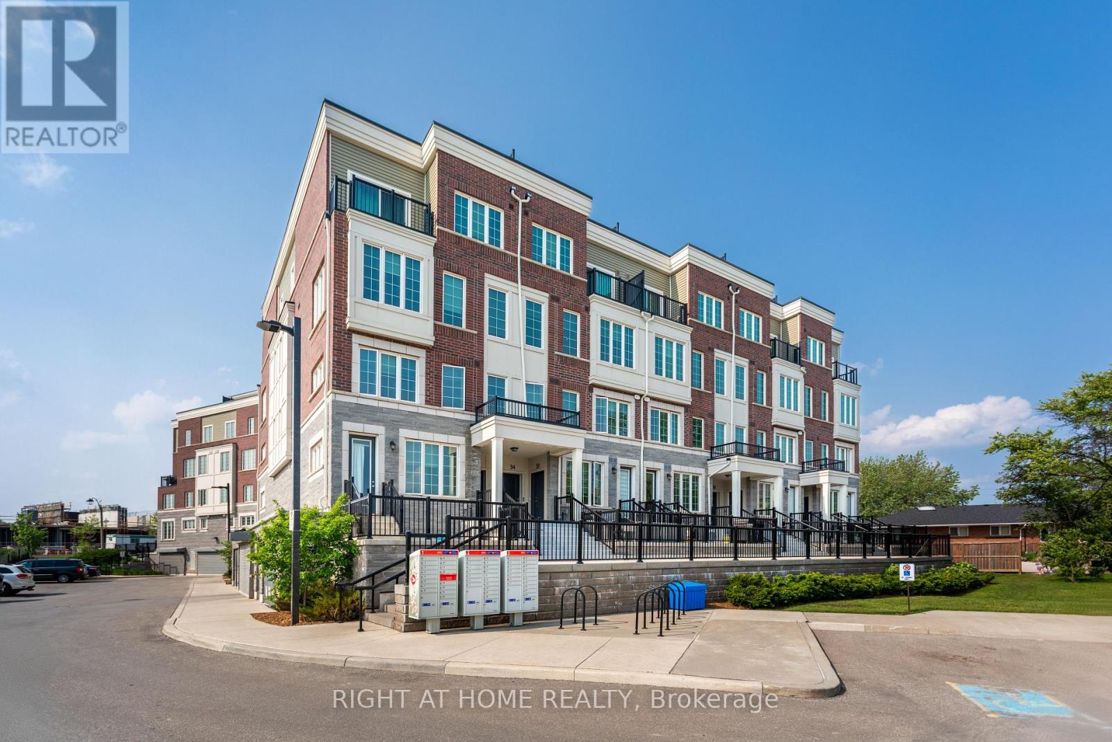 32 - 2199 LILLYKIN STREET, Oakville, Ontario