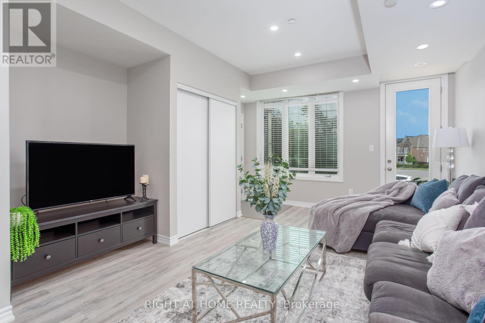 32 - 2199 Lillykin Street, Oakville, Ontario  L6H 0J7 - Photo 4 - W12200943