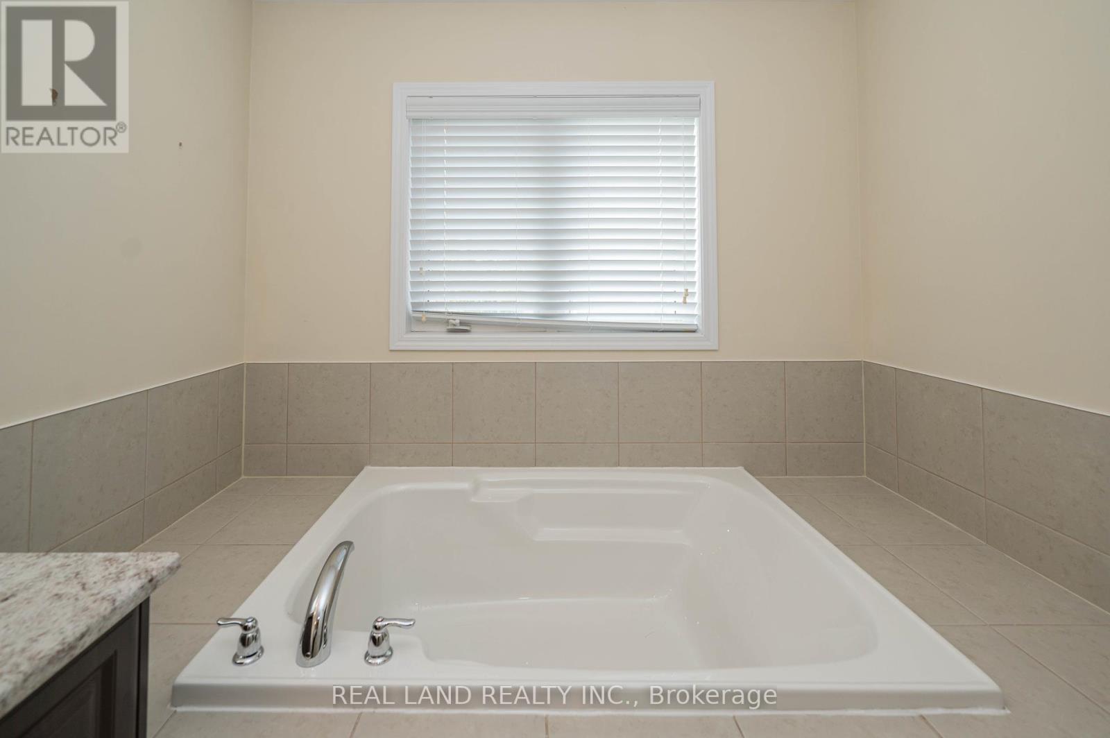 7782 Hackberry Trail, Niagara Falls (Brown), Ontario  L2H 3R5 - Photo 20 - X12200963