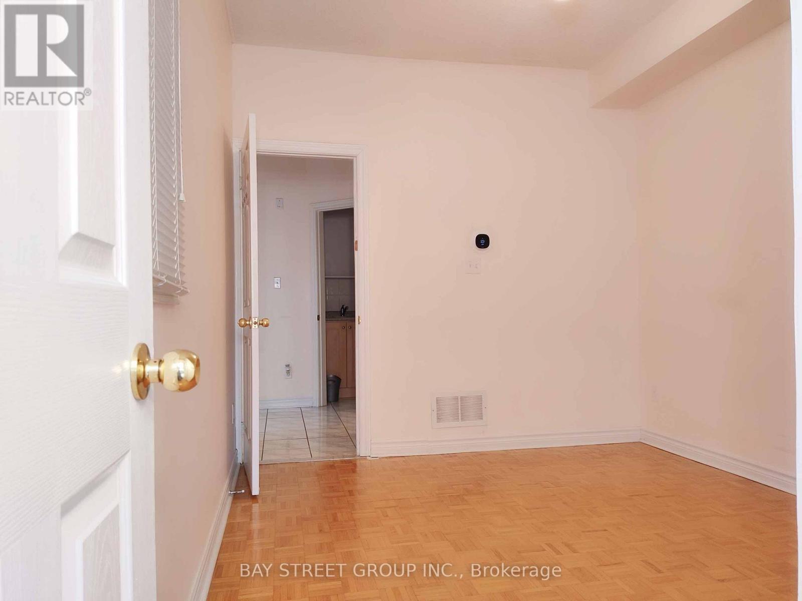 76 Greensboro Drive, Markham, Ontario  L3R 0V5 - Photo 7 - N12194417