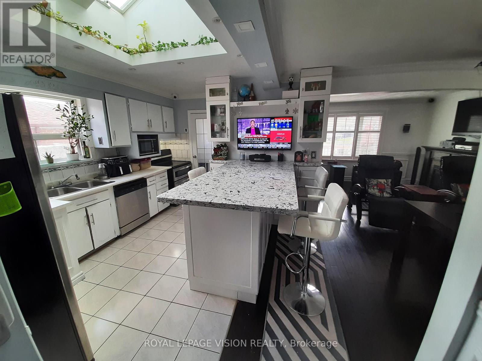 52 Ellendale Drive, Toronto, Ontario  M1P 1N5 - Photo 8 - E12200846