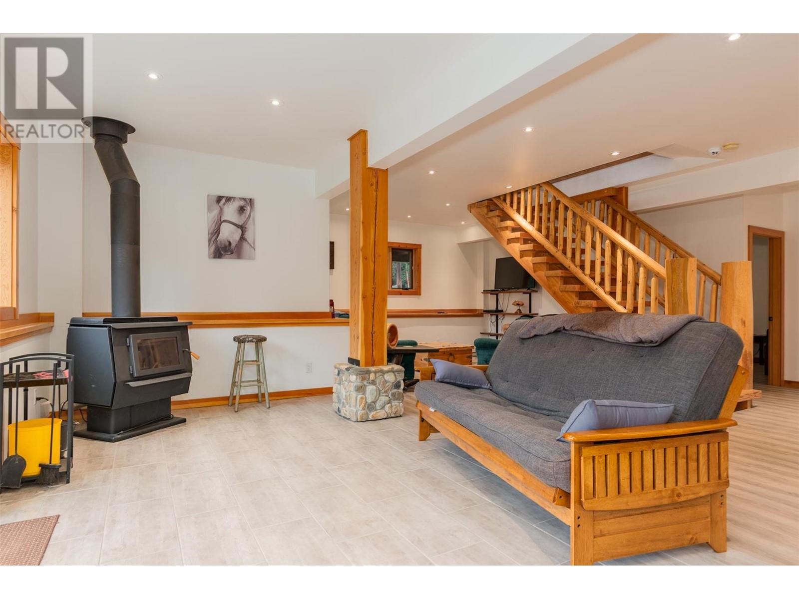 800 Highway 22, Rossland, British Columbia  V0G 1Y0 - Photo 45 - 10351012