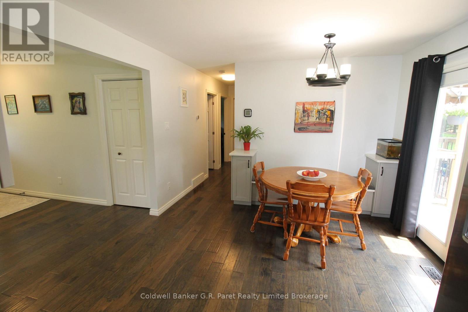104 Simcoe Crescent, Middlesex Centre, Ontario  N0L 1R0 - Photo 12 - X12157608