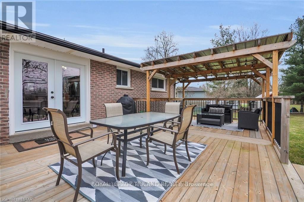 104 Simcoe Crescent, Middlesex Centre, Ontario  N0L 1R0 - Photo 25 - X12157608