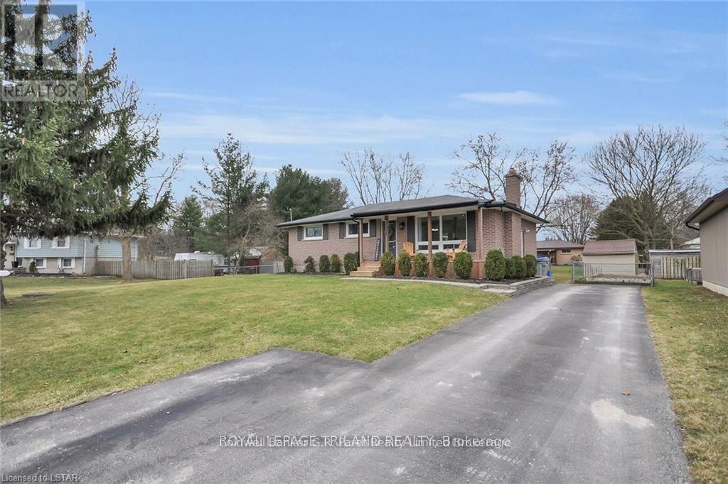 104 Simcoe Crescent, Middlesex Centre, Ontario  N0L 1R0 - Photo 2 - X12157608