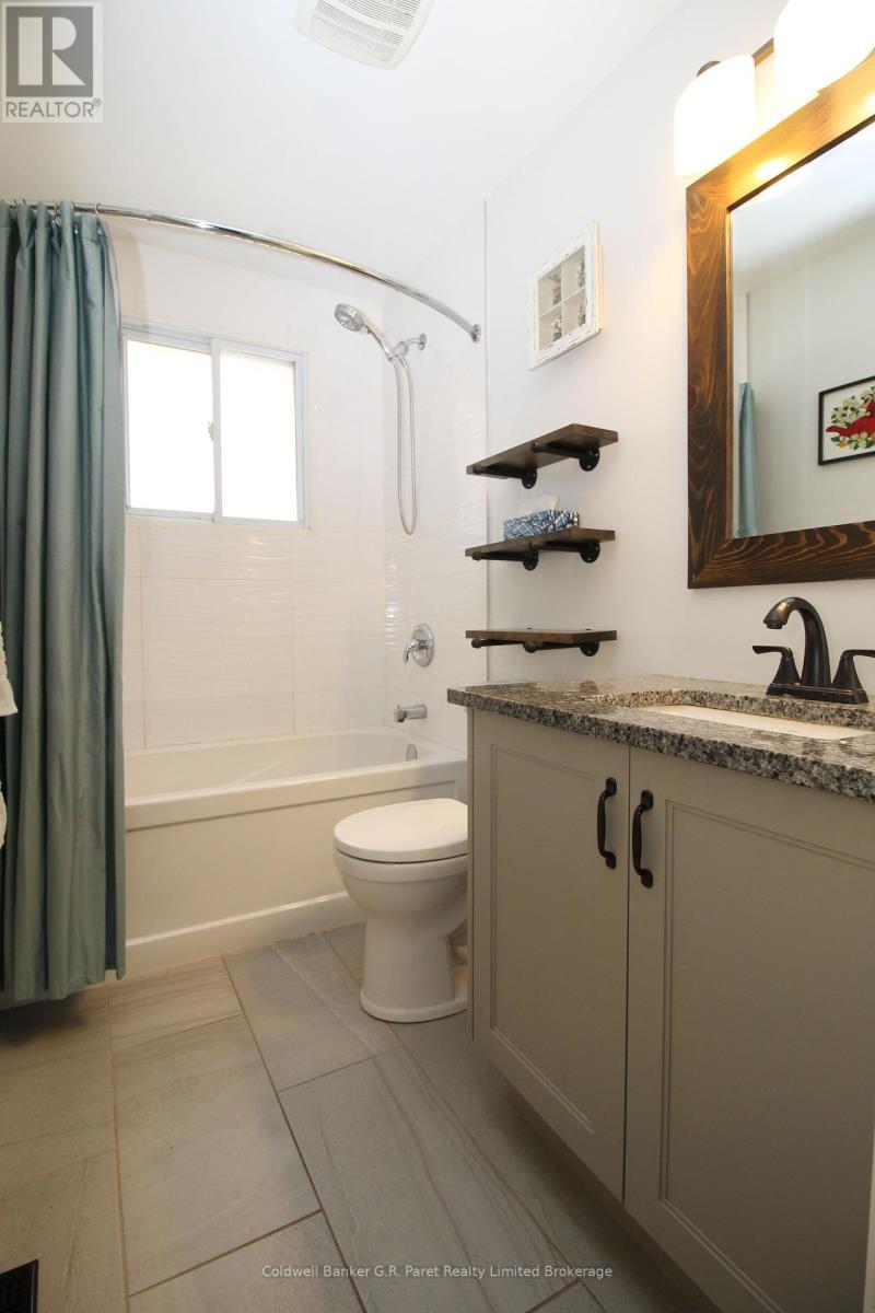 104 Simcoe Crescent, Middlesex Centre, Ontario N0L 1R0 - Photo 13 - X12157608