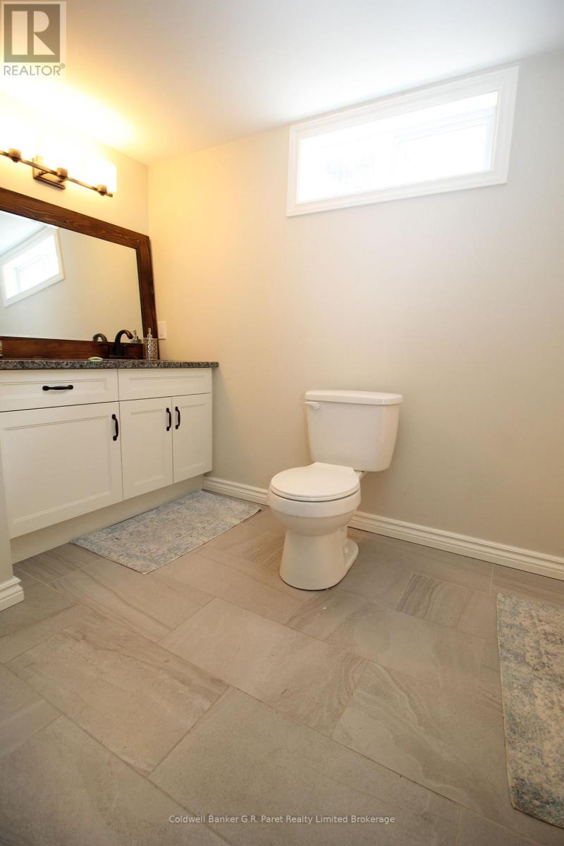 104 Simcoe Crescent, Middlesex Centre, Ontario  N0L 1R0 - Photo 23 - X12157608