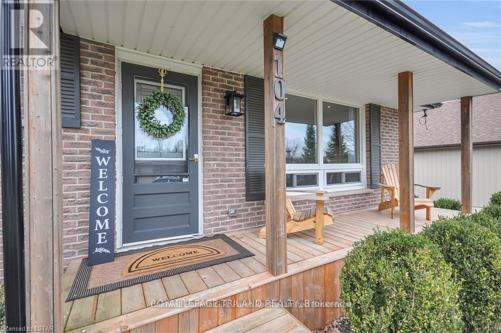 104 Simcoe Crescent, Middlesex Centre, Ontario  N0L 1R0 - Photo 4 - X12157608