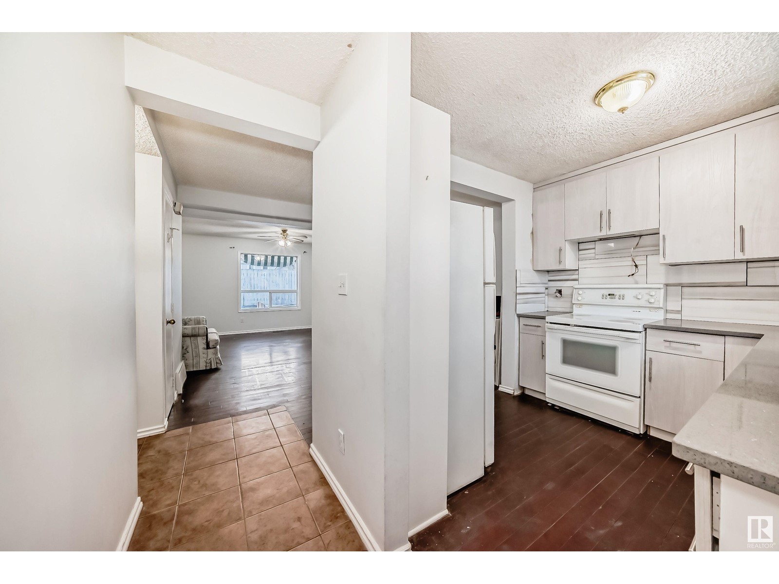 1622 Millwoods Rd Nw, Edmonton, Alberta  T6L 6W4 - Photo 7 - E4424540