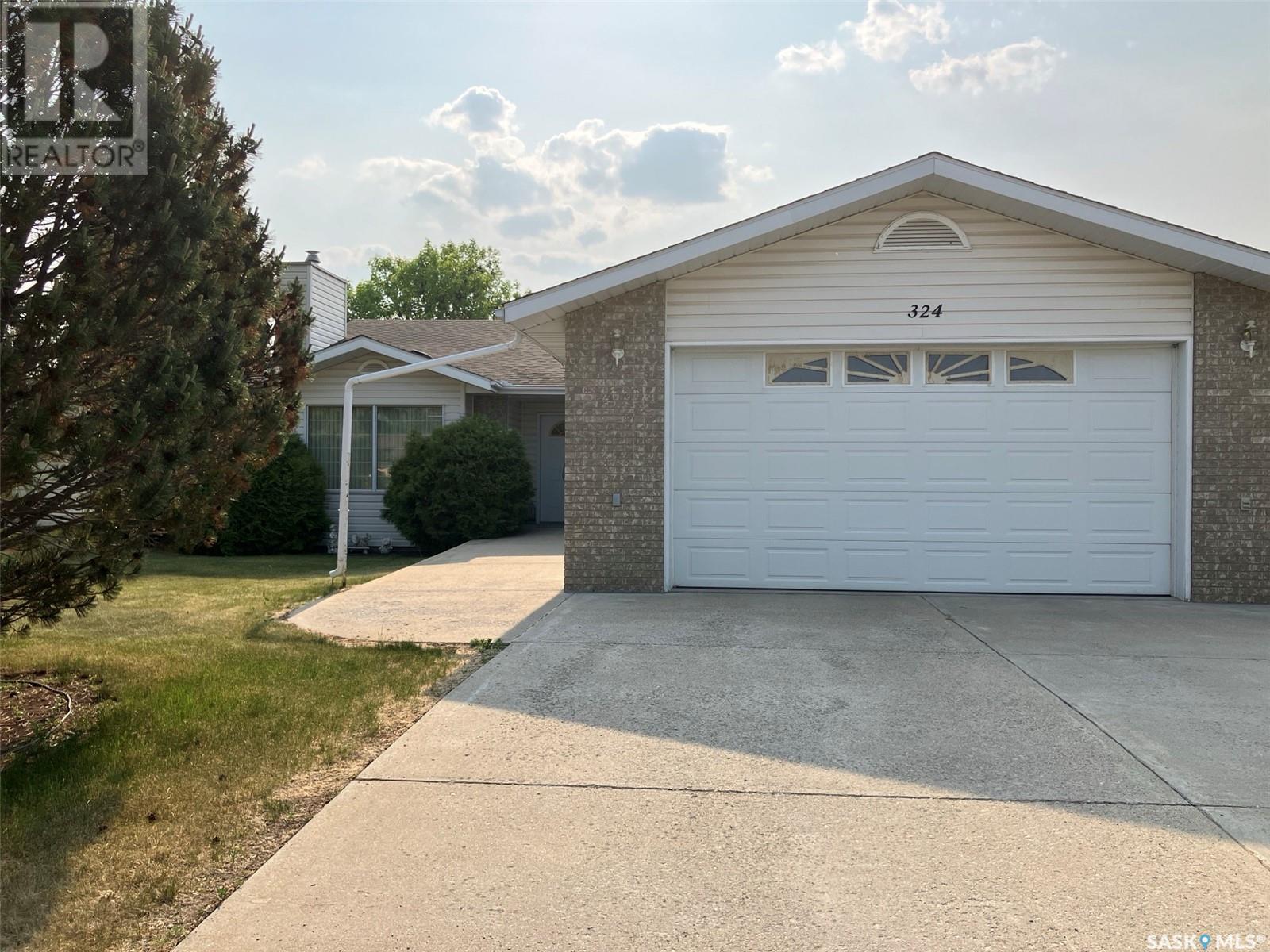 324 5th Street N, Nipawin, Saskatchewan  S0E 1E0 - Photo 2 - SK985402