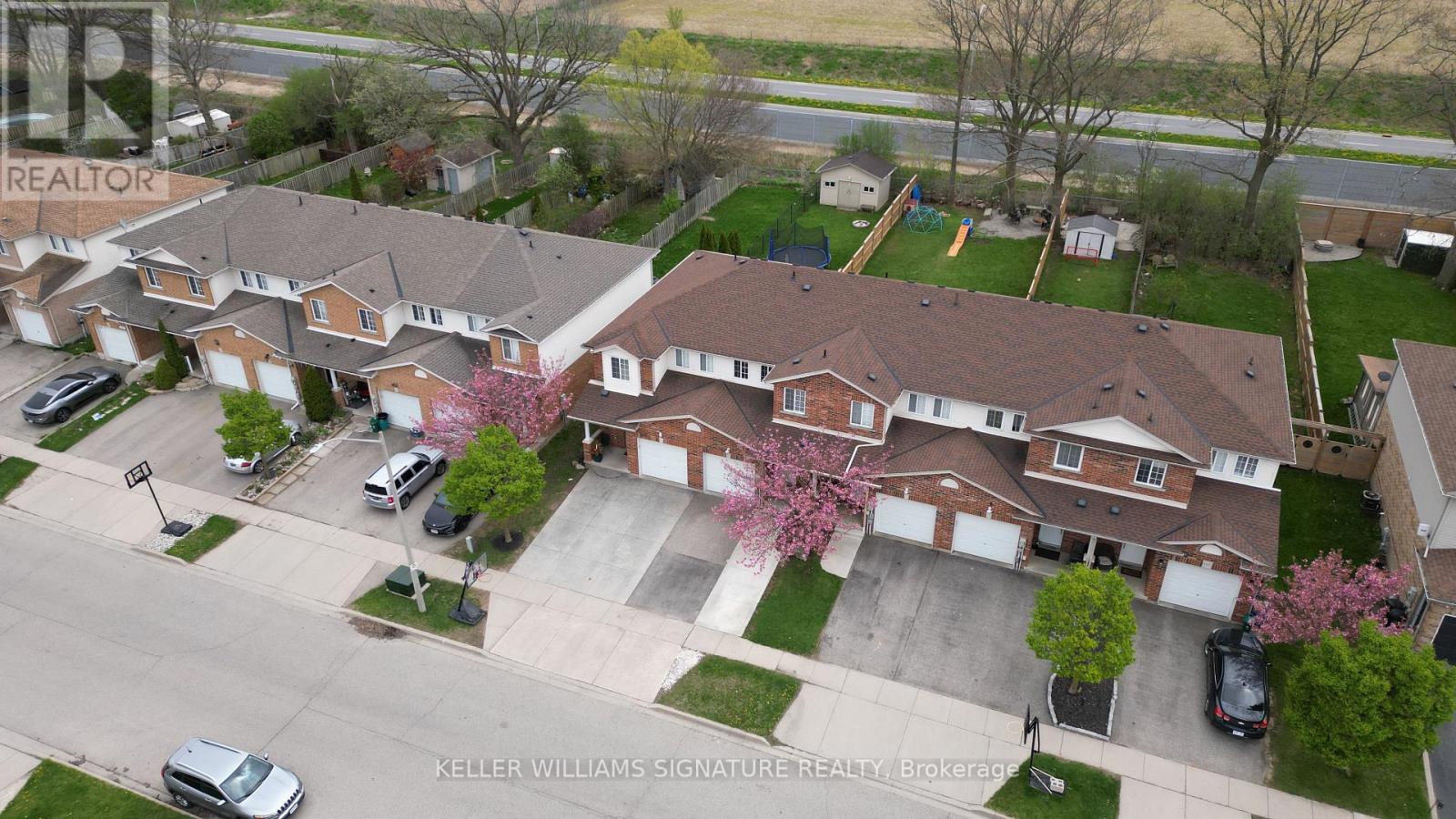 203 Langlaw Drive, Cambridge, Ontario  N1P 1E8 - Photo 2 - X12145683