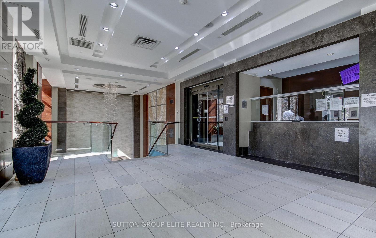 1511 - 310 Burnhamthorpe Road W, Mississauga, Ontario  L5B 3Y5 - Photo 3 - W12200973