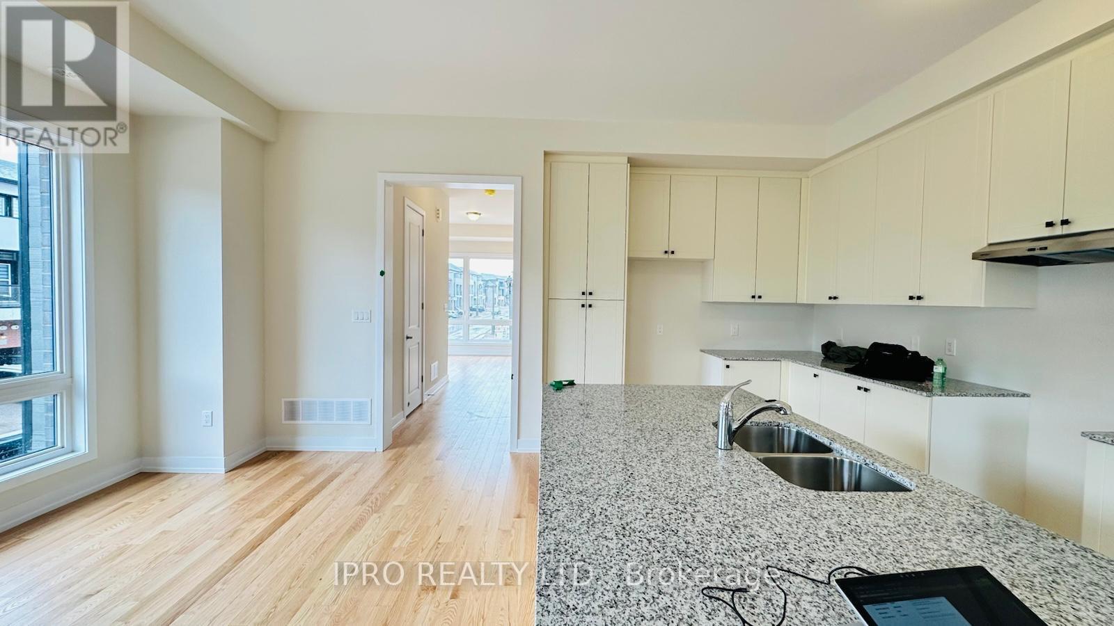 1321 Anthonia Trail, Oakville, Ontario  L6H 7Z2 - Photo 4 - W12200982