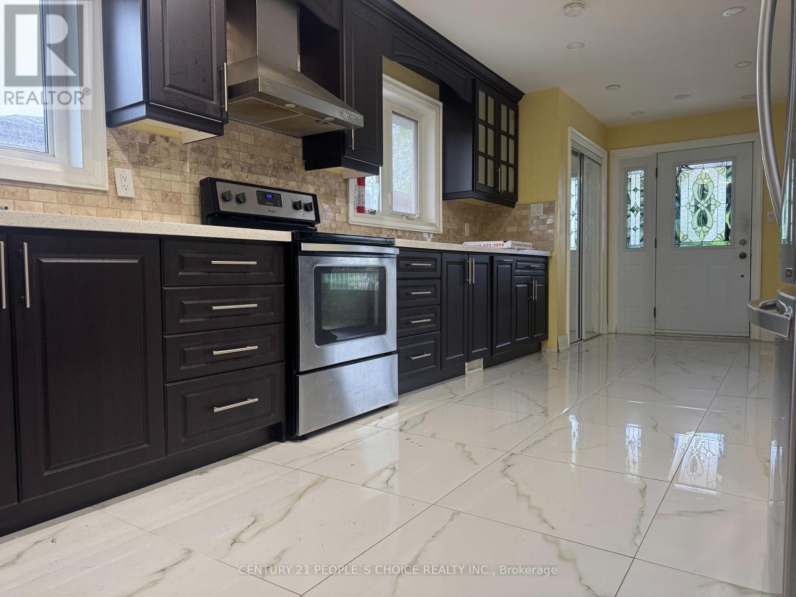 3397 Brandon Gate, Mississauga, Ontario  L4T 3N3 - Photo 3 - W12174318