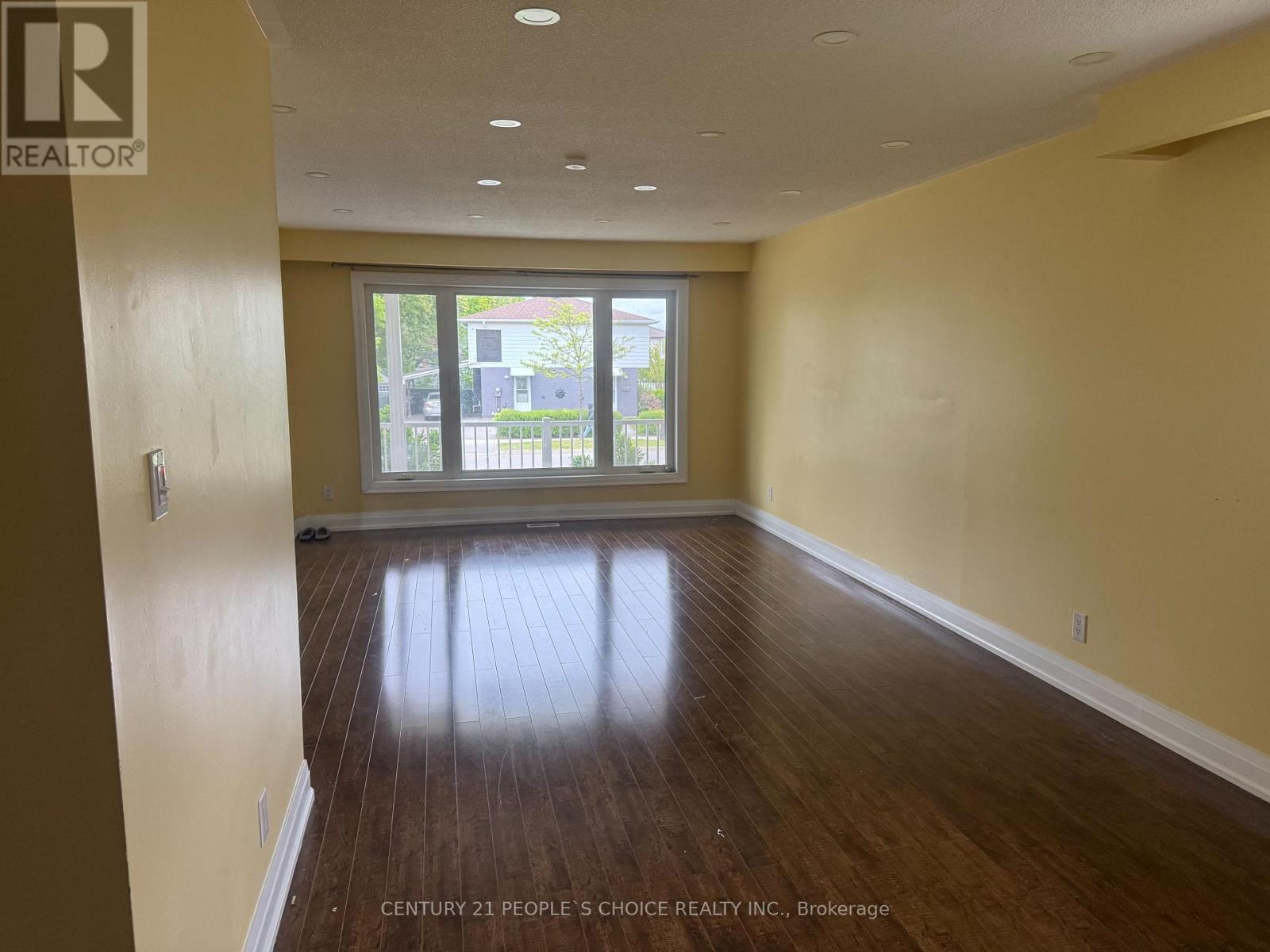 3397 Brandon Gate, Mississauga, Ontario  L4T 3N3 - Photo 4 - W12174318