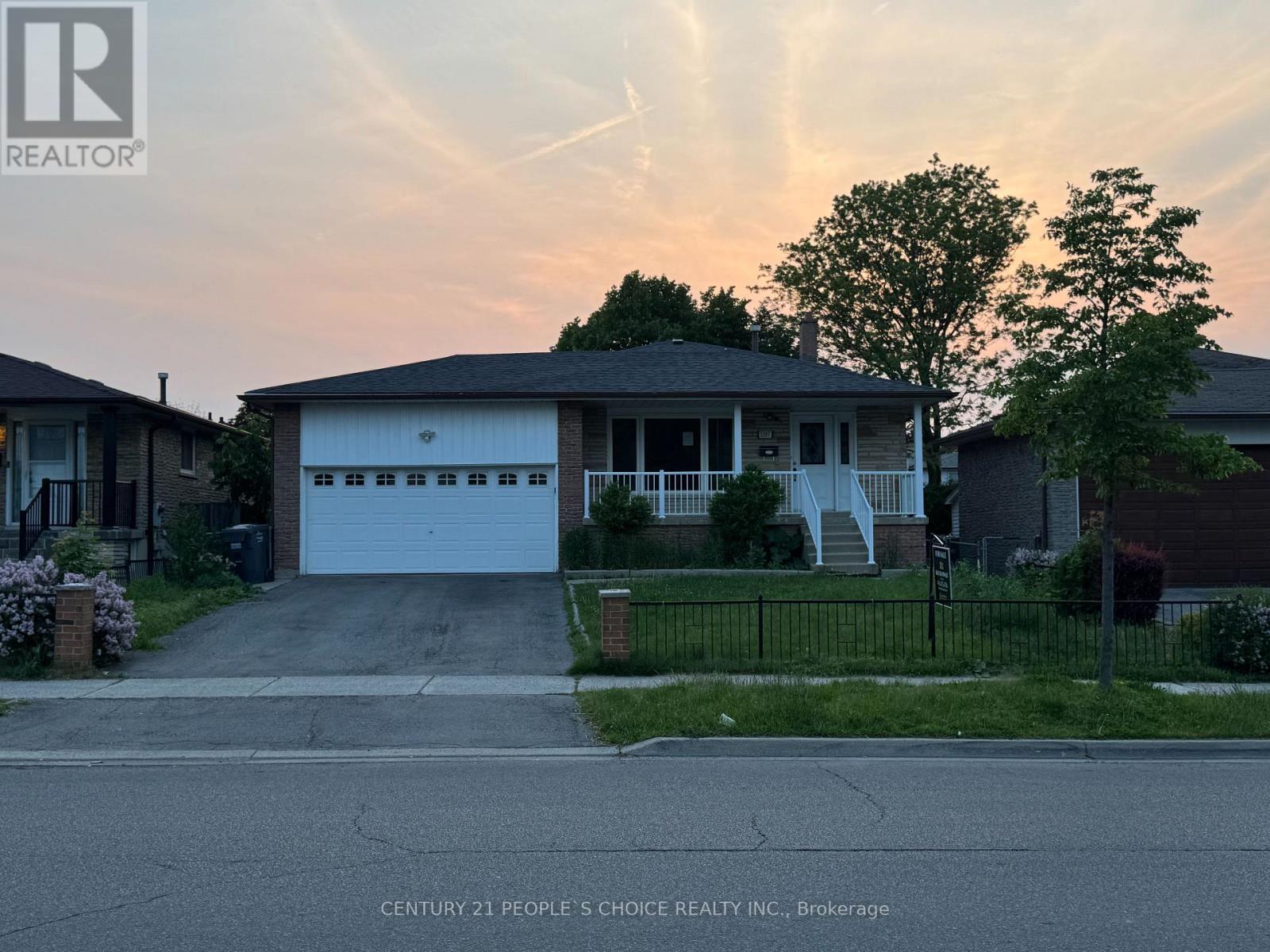 3397 Brandon Gate, Mississauga, Ontario  L4T 3N3 - Photo 2 - W12174318