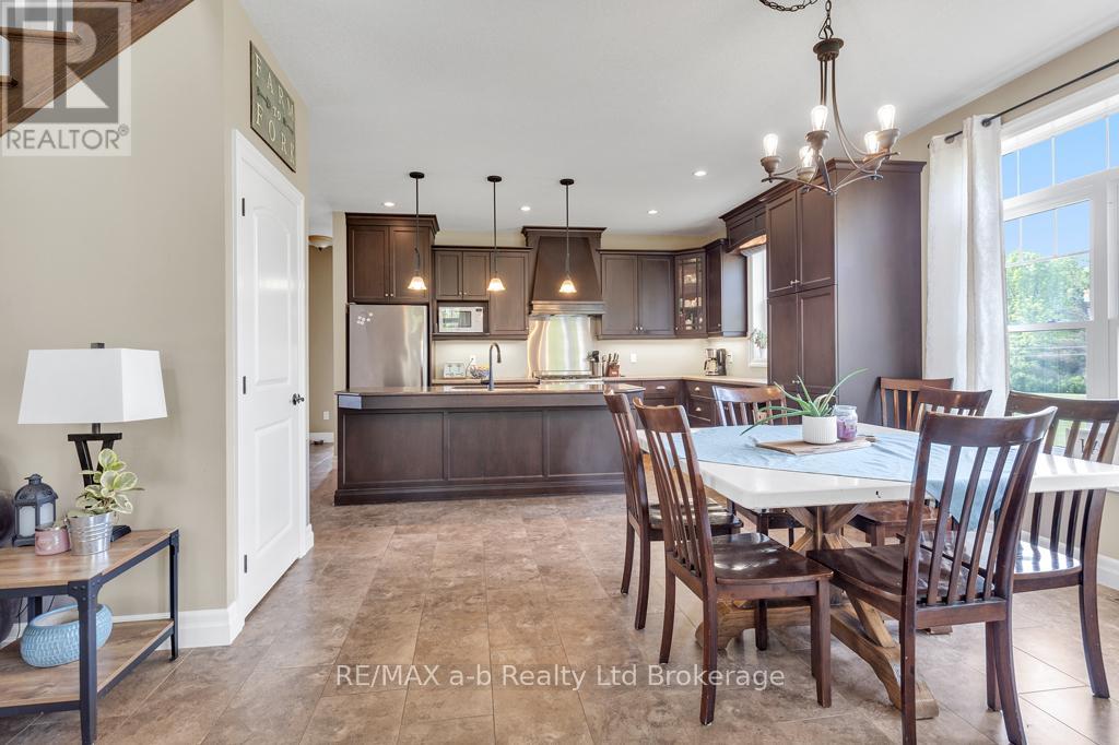 210 Beach Lane, Norfolk, Ontario  N0E 1G0 - Photo 12 - X12200986