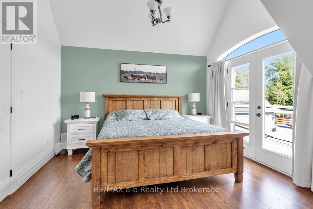 210 Beach Lane, Norfolk, Ontario  N0E 1G0 - Photo 18 - X12200986