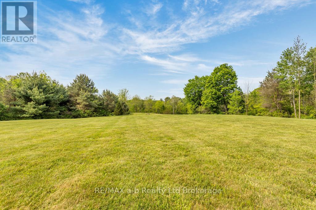 210 Beach Lane, Norfolk, Ontario  N0E 1G0 - Photo 5 - X12200986