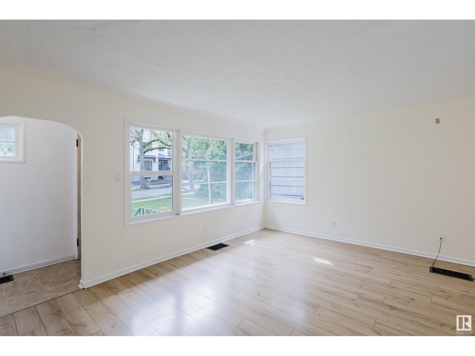 Property at 9808 85 AV NW NW image 4