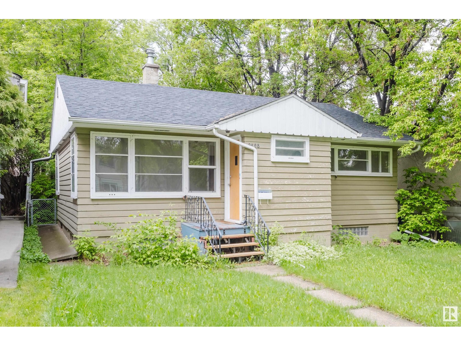 Property at 9808 85 AV NW NW image 2