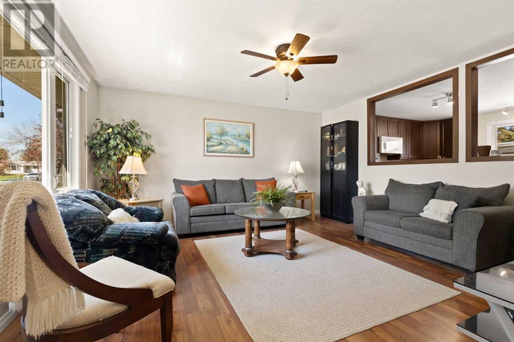 Property at 324 Lynnview Crescent SE image 4