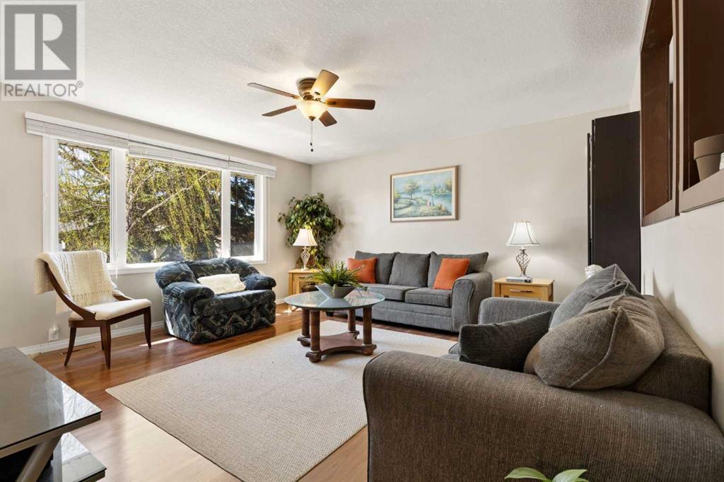 Property at 324 Lynnview Crescent SE image 3