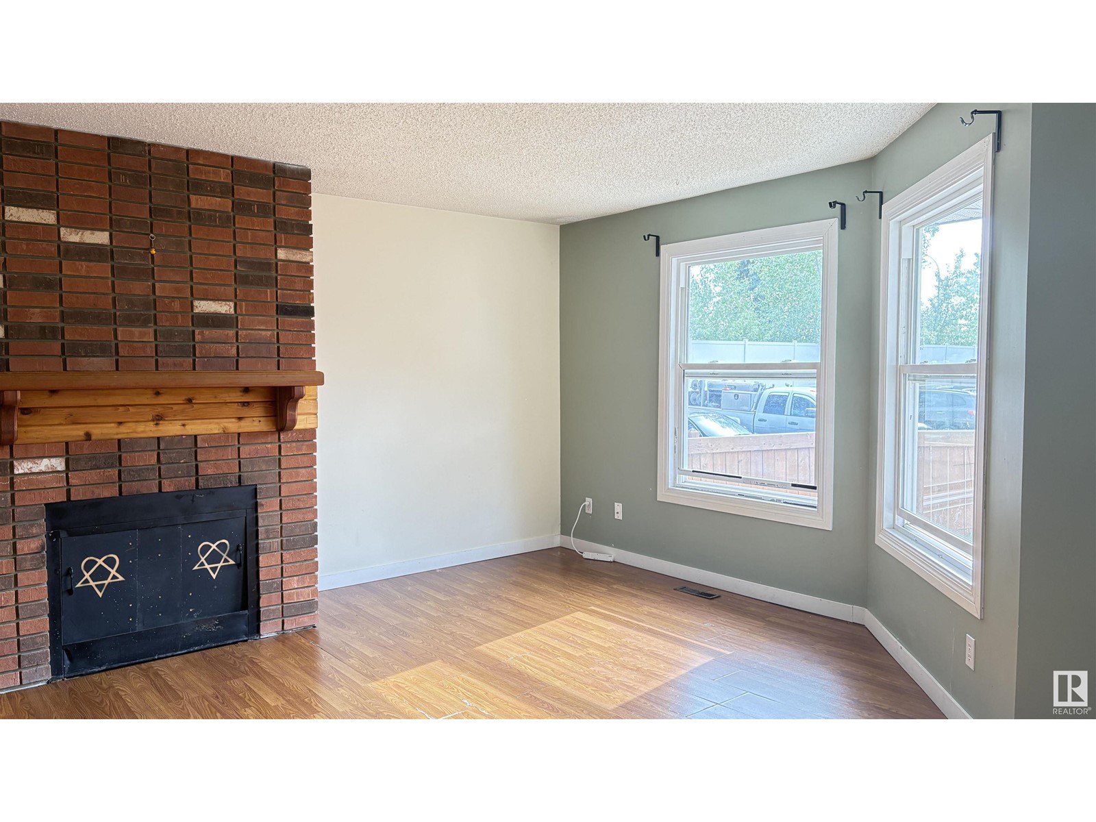 10427 24 Av Nw, Edmonton, Alberta  T6J 4S2 - Photo 4 - E4440579