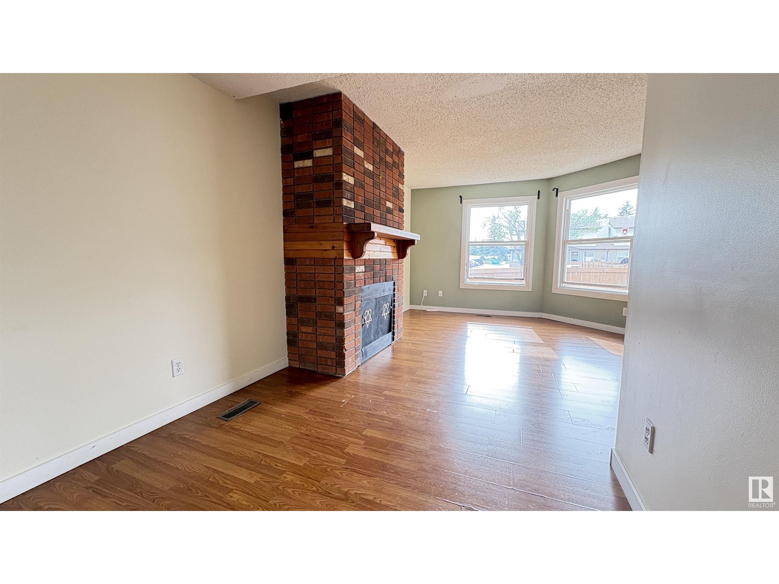 10427 24 Av Nw, Edmonton, Alberta  T6J 4S2 - Photo 6 - E4440579