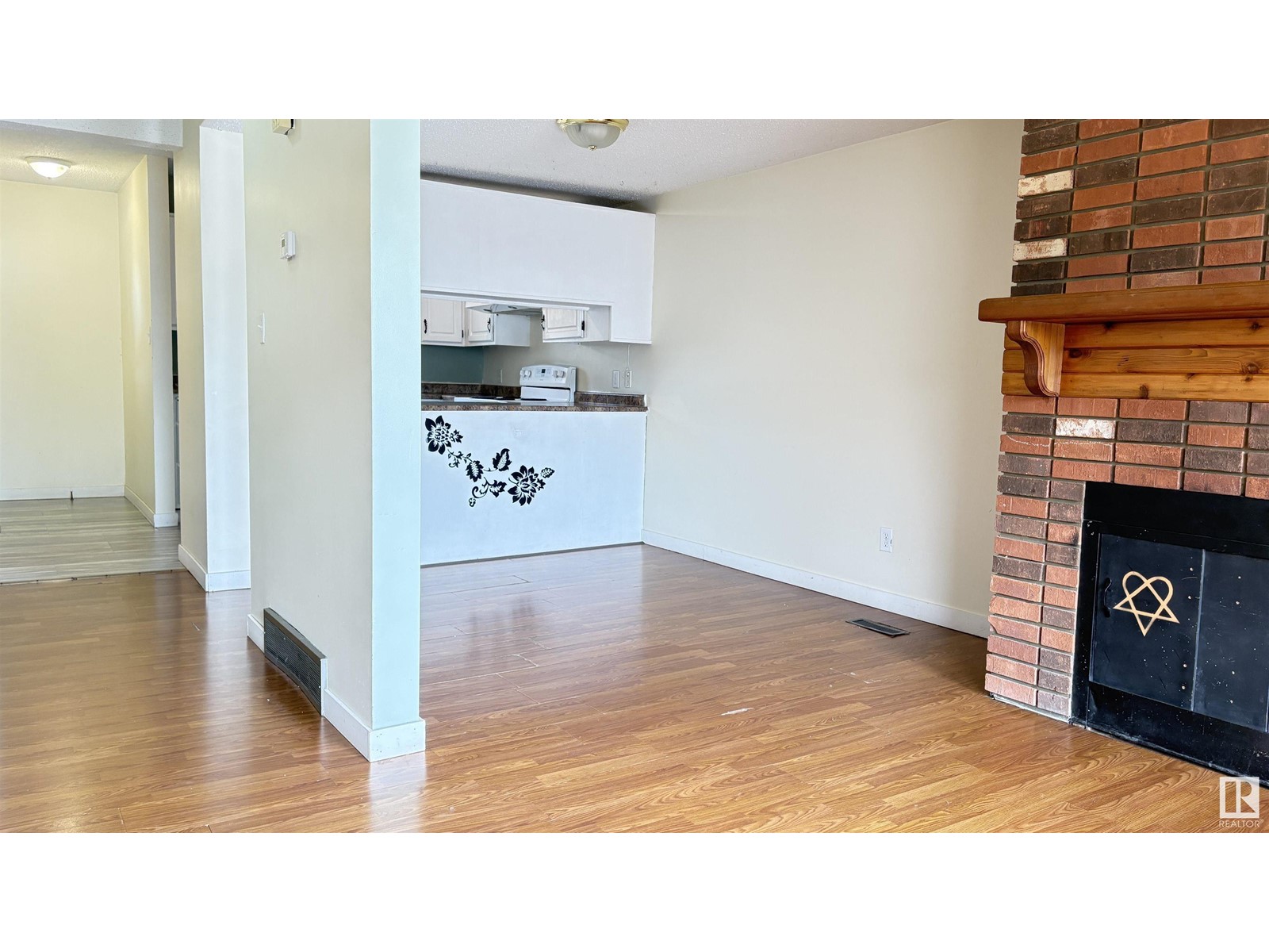 10427 24 Av Nw, Edmonton, Alberta  T6J 4S2 - Photo 8 - E4440579
