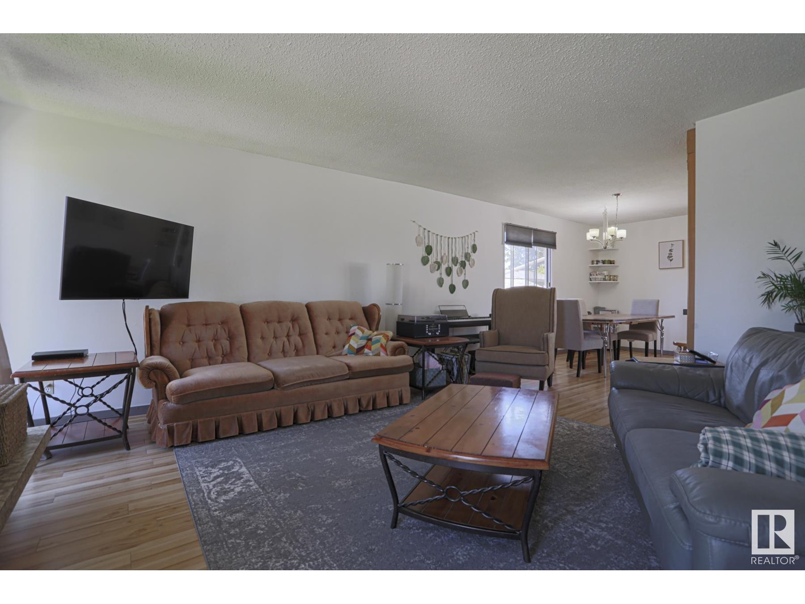 Property at 3520 105B ST NW NW image 3